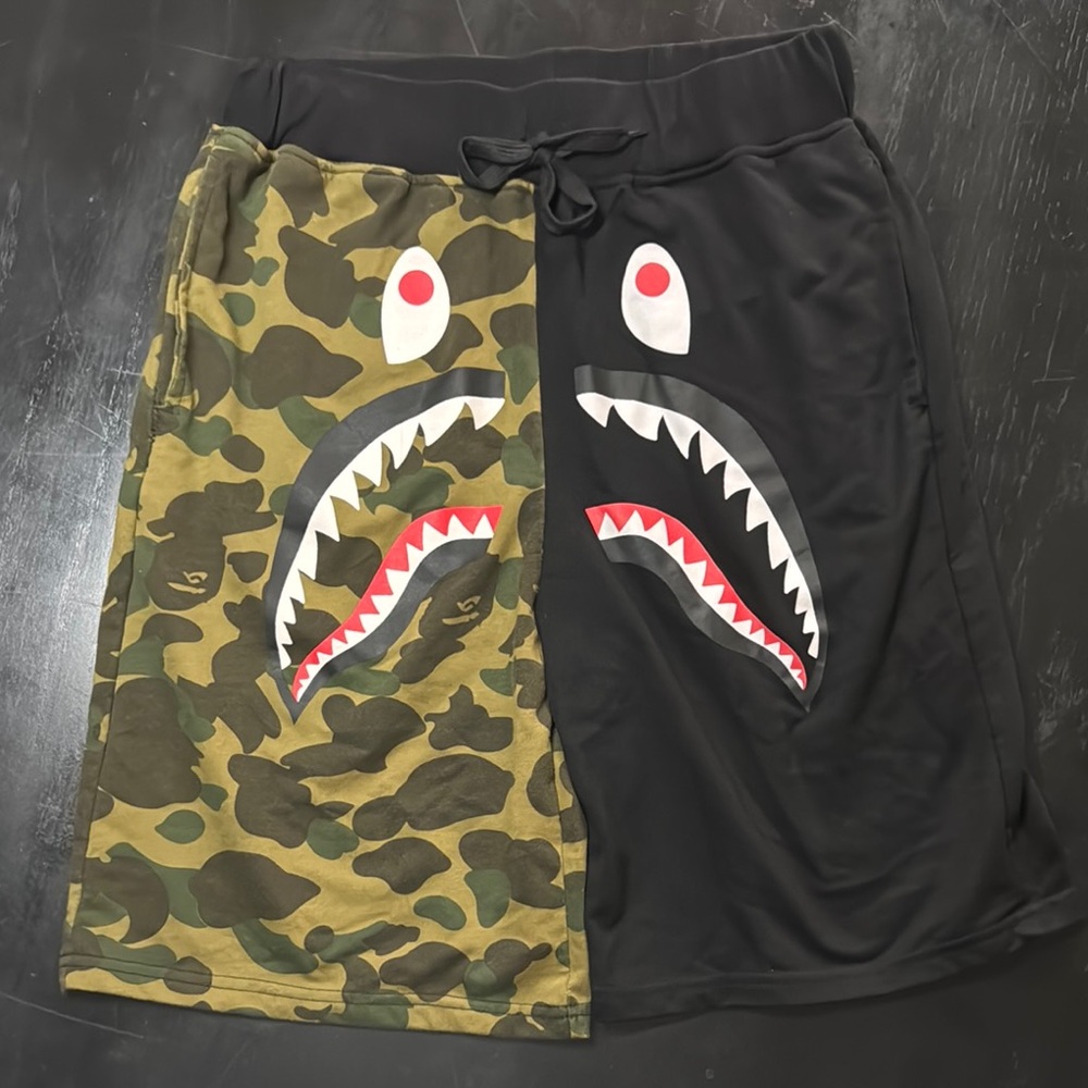 A Bathing ape Kids Camo and Black Design Shorts size XXL